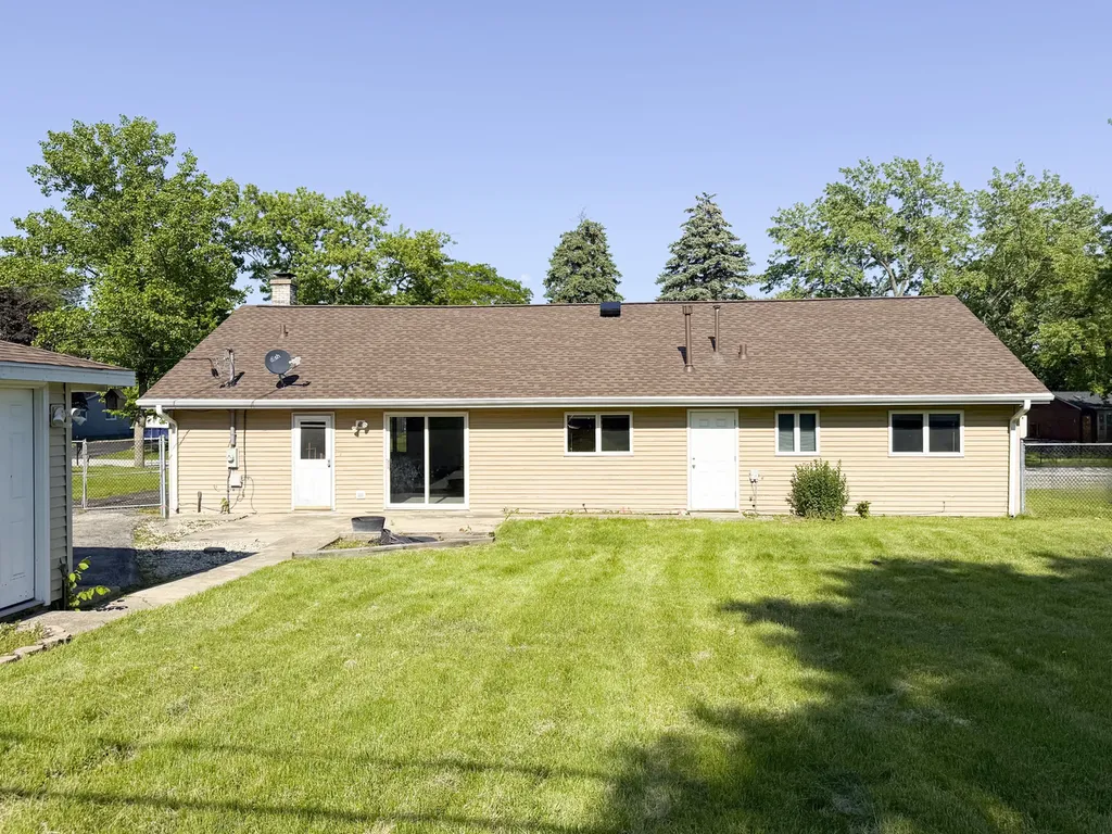 7706 Warwick Avenue Darien IL 60561