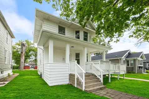 1817 Victoria Avenue North Chicago IL 60064