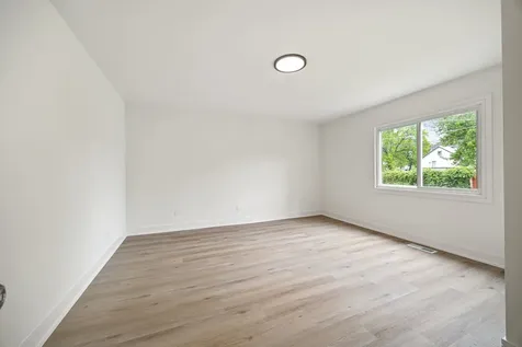 1817 Victoria Avenue North Chicago IL 60064