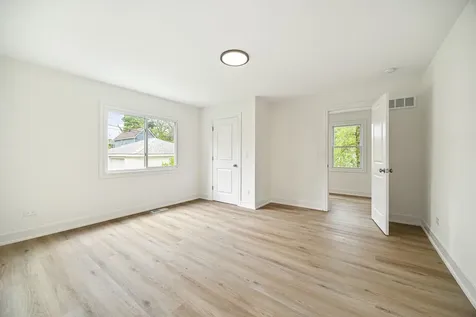 1817 Victoria Avenue North Chicago IL 60064