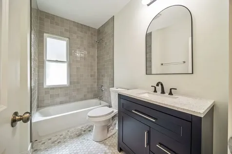 1817 Victoria Avenue North Chicago IL 60064