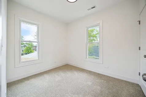 1817 Victoria Avenue North Chicago IL 60064