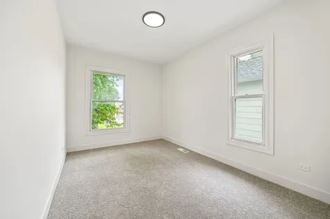 1817 Victoria Avenue North Chicago IL 60064