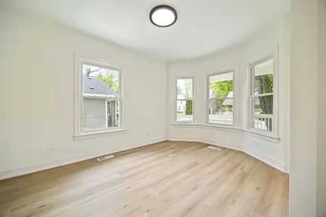 1817 Victoria Avenue North Chicago IL 60064