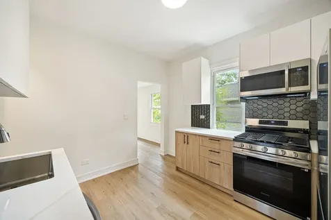 1817 Victoria Avenue North Chicago IL 60064