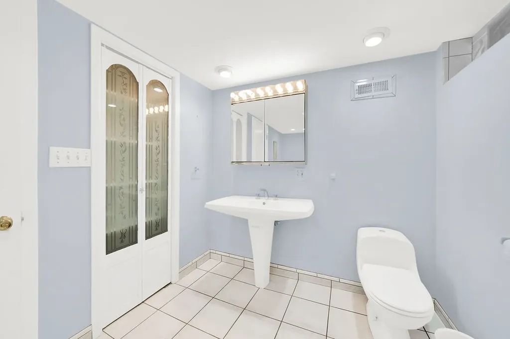 6219 North Lenox Avenue Chicago IL 60646