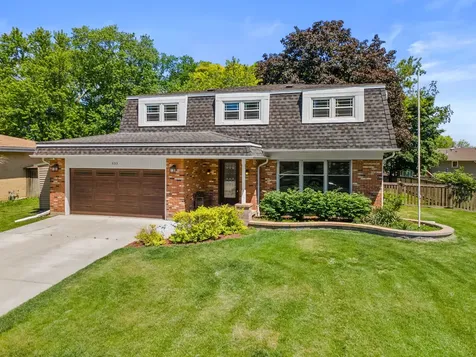 533 North Beck Road Lindenhurst IL 60046