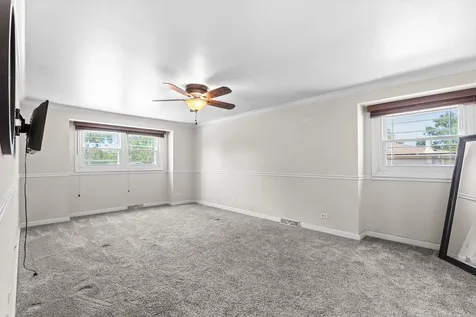 533 North Beck Road Lindenhurst IL 60046