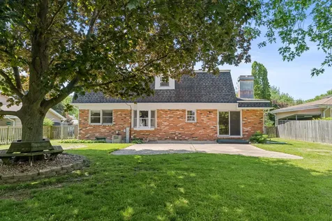 533 North Beck Road Lindenhurst IL 60046