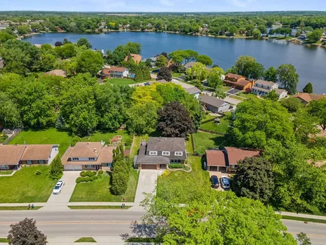 533 North Beck Road Lindenhurst IL 60046