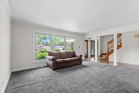 533 North Beck Road Lindenhurst IL 60046