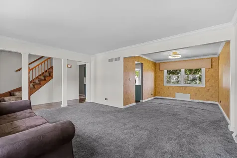 533 North Beck Road Lindenhurst IL 60046