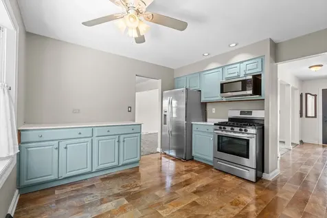 533 North Beck Road Lindenhurst IL 60046