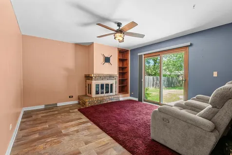 533 North Beck Road Lindenhurst IL 60046