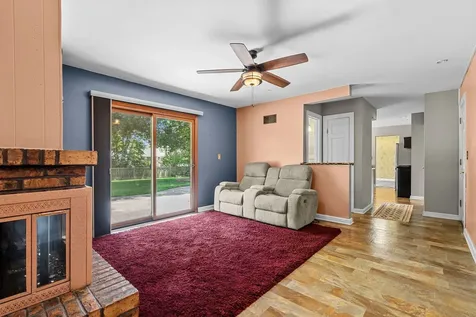 533 North Beck Road Lindenhurst IL 60046