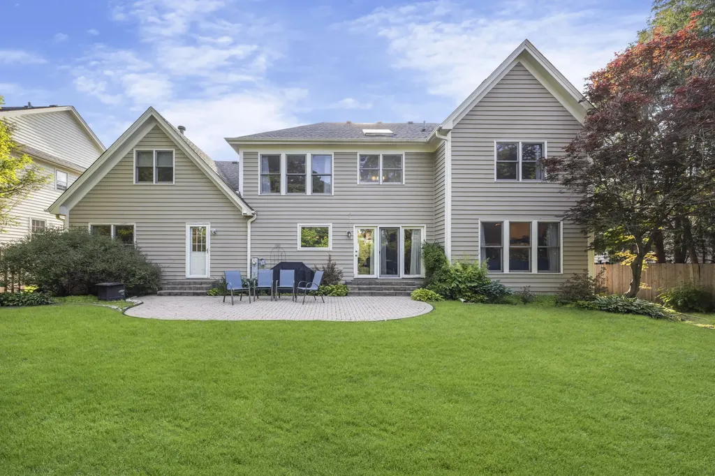 2103 Nachtman Court Wheaton IL 60187