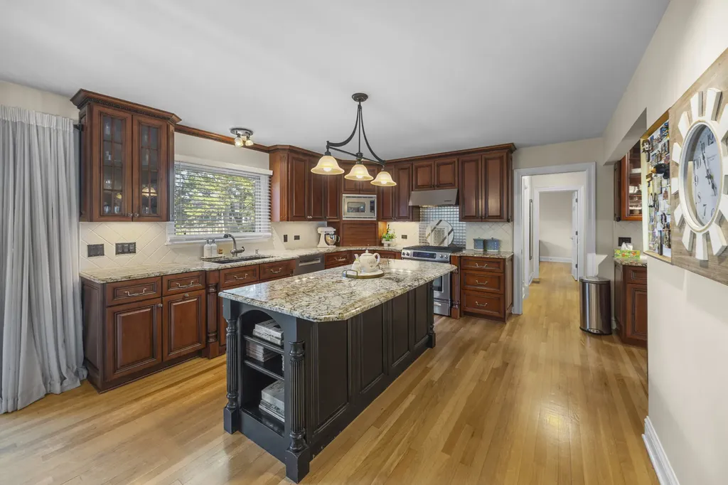2103 Nachtman Court Wheaton IL 60187