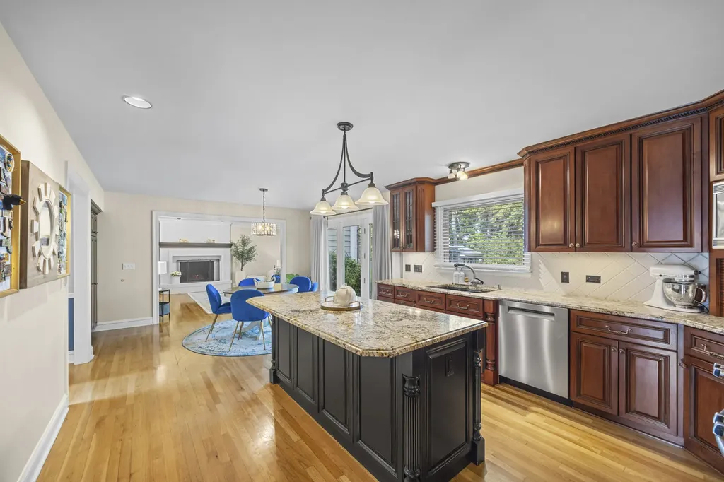 2103 Nachtman Court Wheaton IL 60187