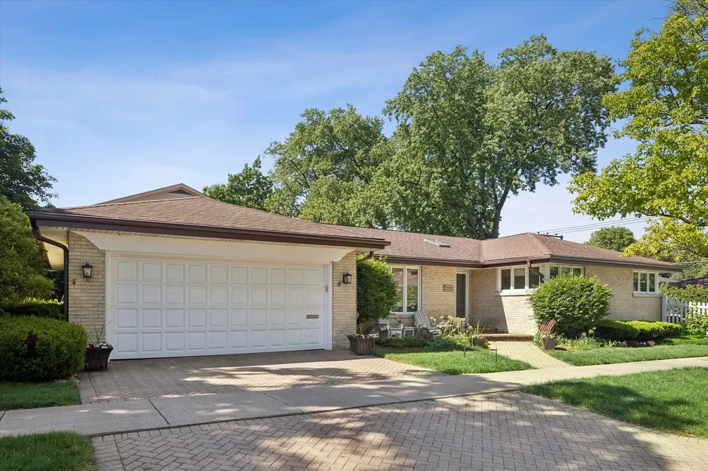 116 East Adams Street Elmhurst IL 60126
