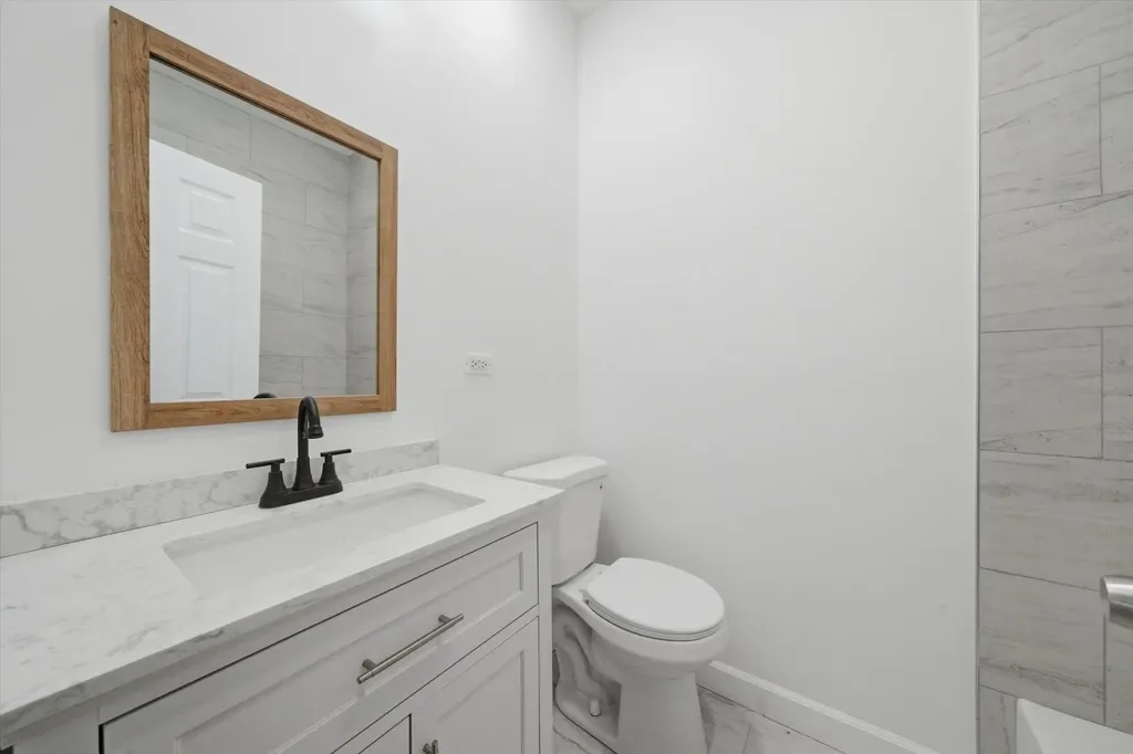 8739 South Colfax Avenue Chicago IL 60617