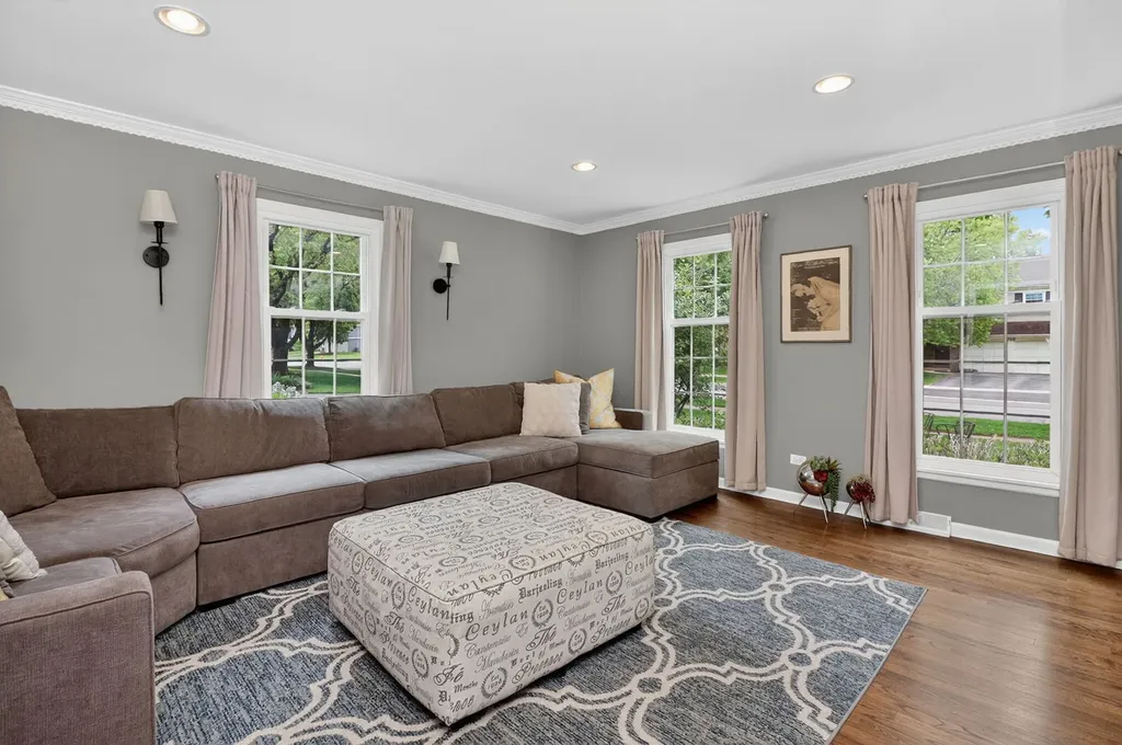 305 Tanglewood Lane Naperville IL 60563