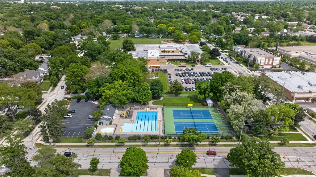 305 Tanglewood Lane Naperville IL 60563