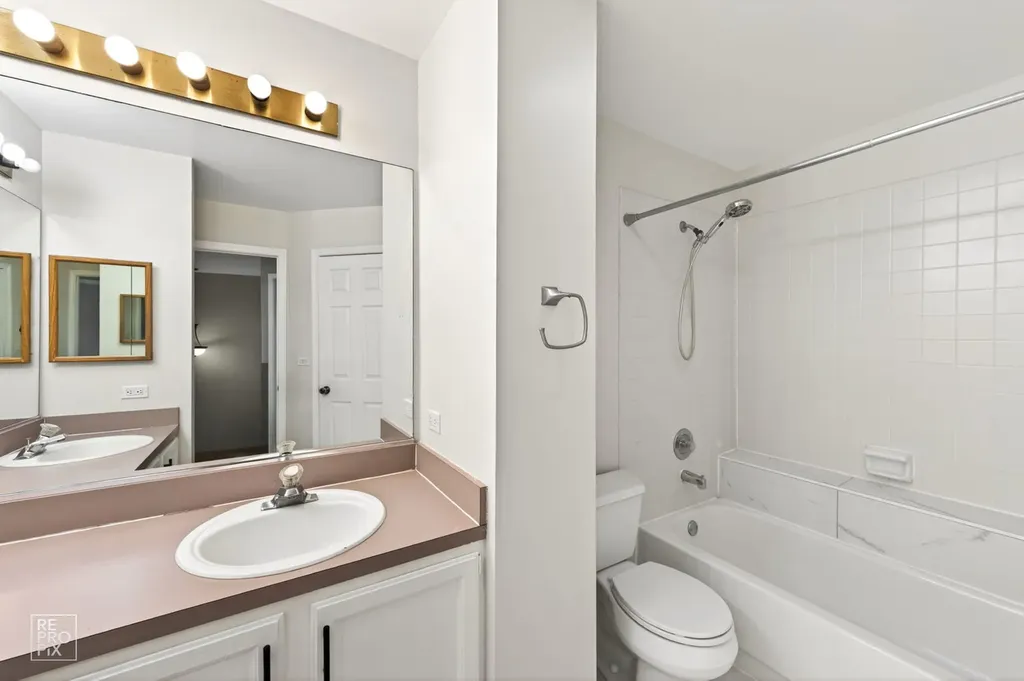 1008 Rockport Drive Carol Stream IL 60188