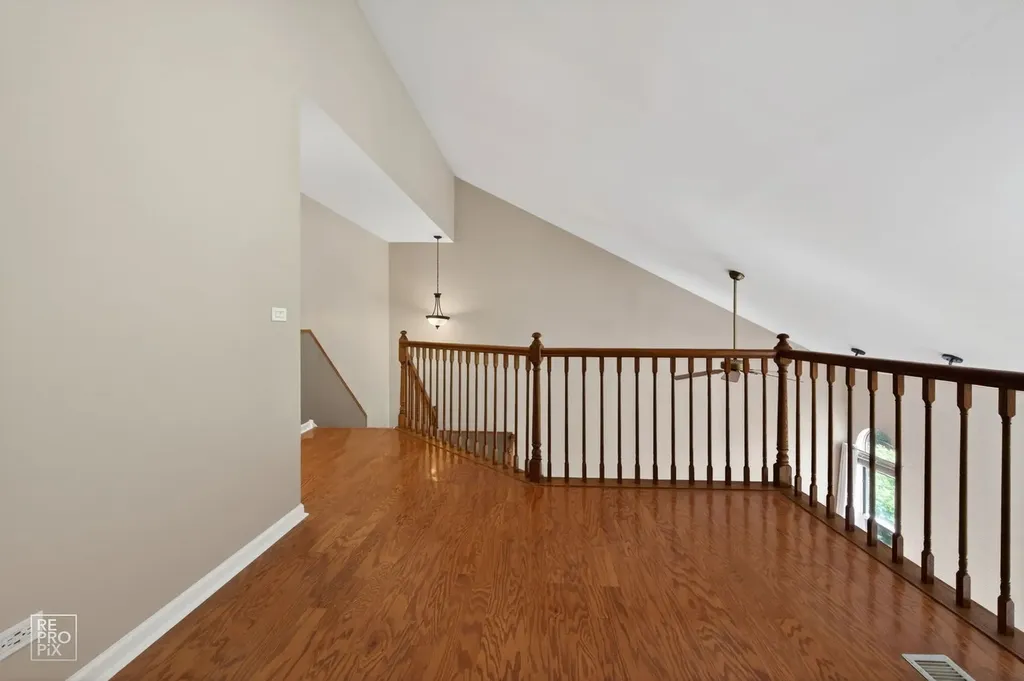 1008 Rockport Drive Carol Stream IL 60188