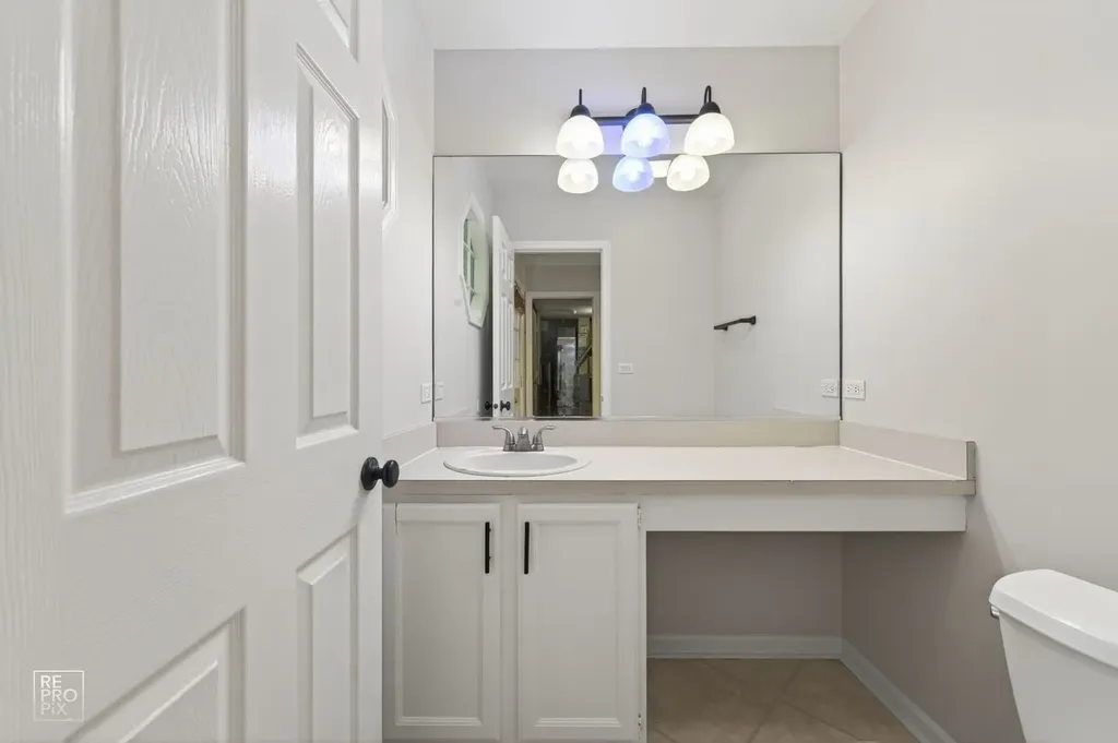 1008 Rockport Drive Carol Stream IL 60188