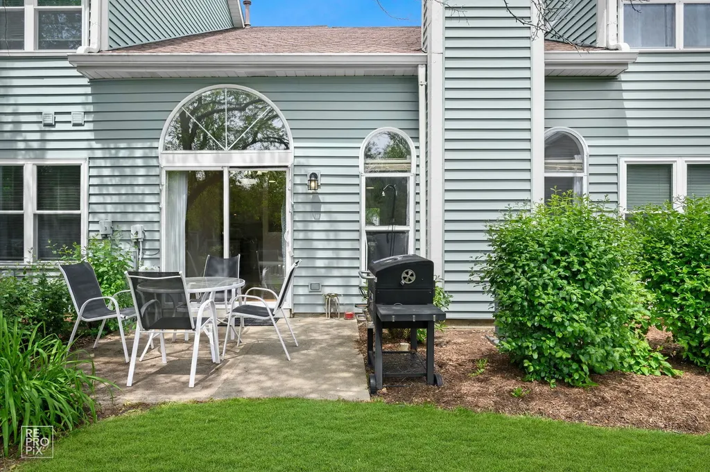 1008 Rockport Drive Carol Stream IL 60188