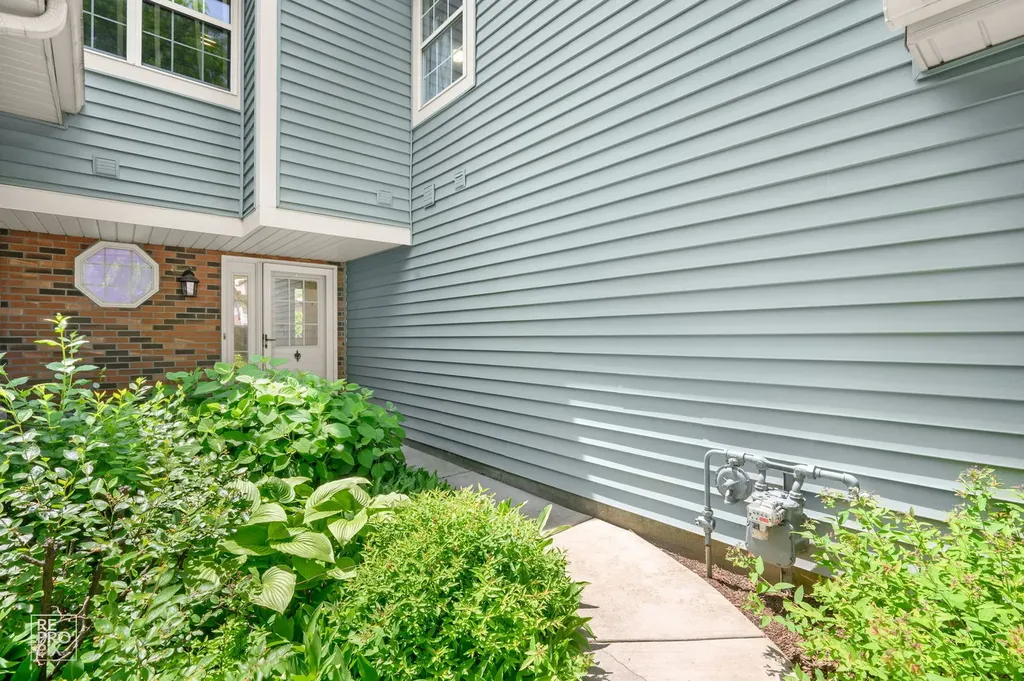 1008 Rockport Drive Carol Stream IL 60188