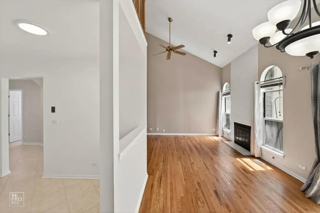 1008 Rockport Drive Carol Stream IL 60188