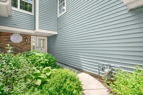 1008 Rockport Drive Carol Stream IL 60188