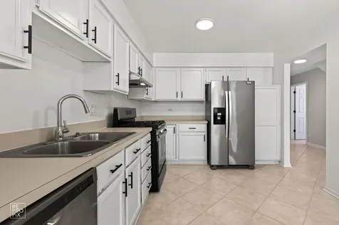 1008 Rockport Drive Carol Stream IL 60188