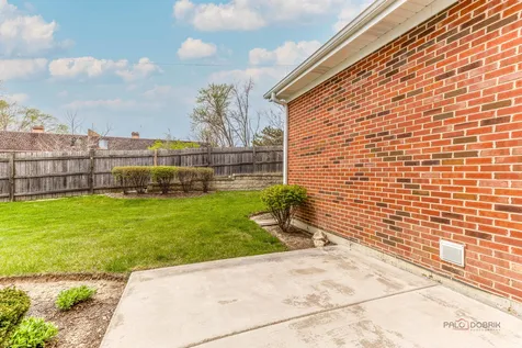 2390 North Newberry Lane Palatine IL 60074