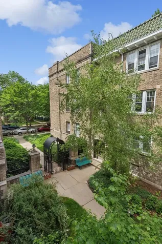 717 Reba Place Evanston IL 60202