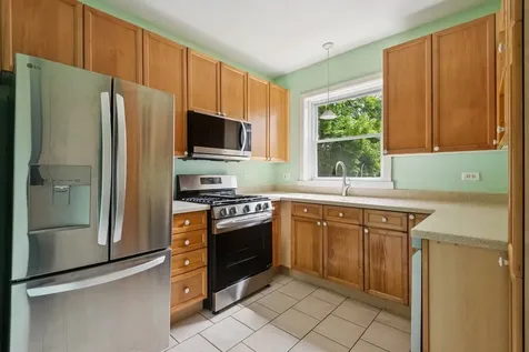 717 Reba Place Evanston IL 60202