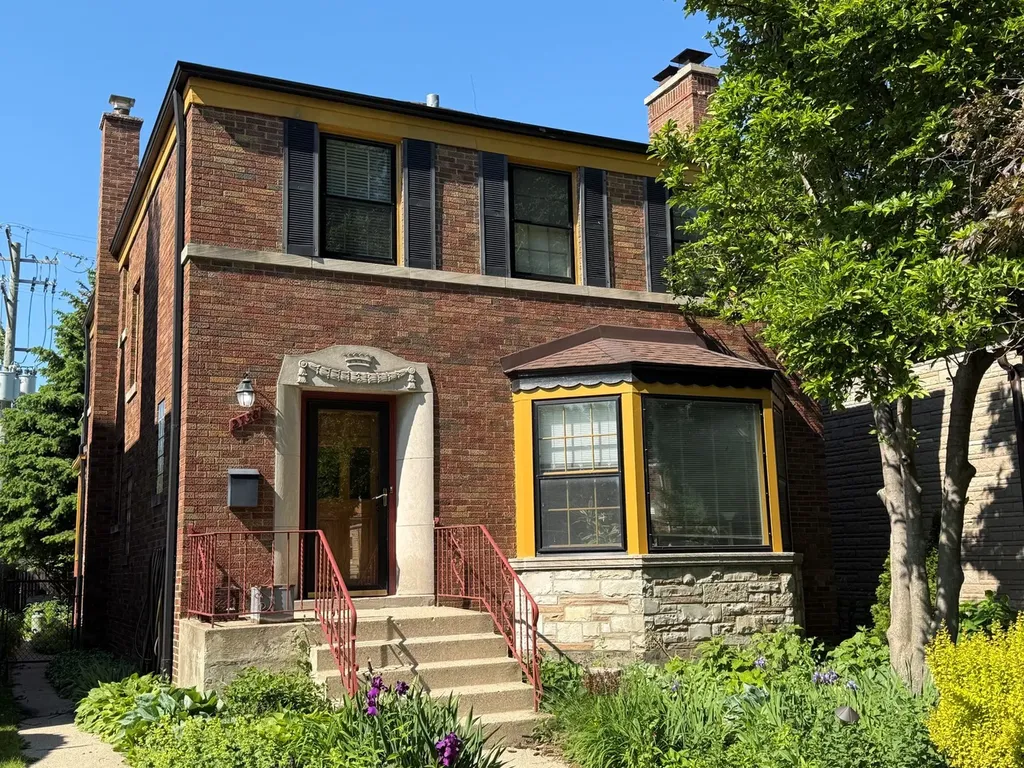 2738 West Fitch Avenue Chicago IL 60645