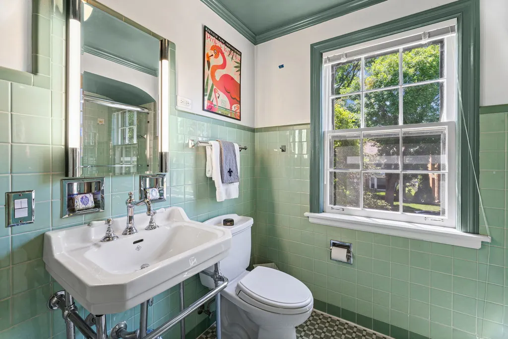2738 West Fitch Avenue Chicago IL 60645