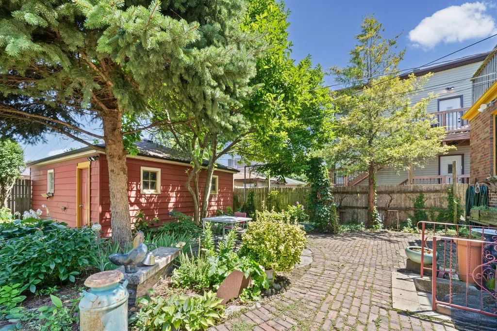 2738 West Fitch Avenue Chicago IL 60645
