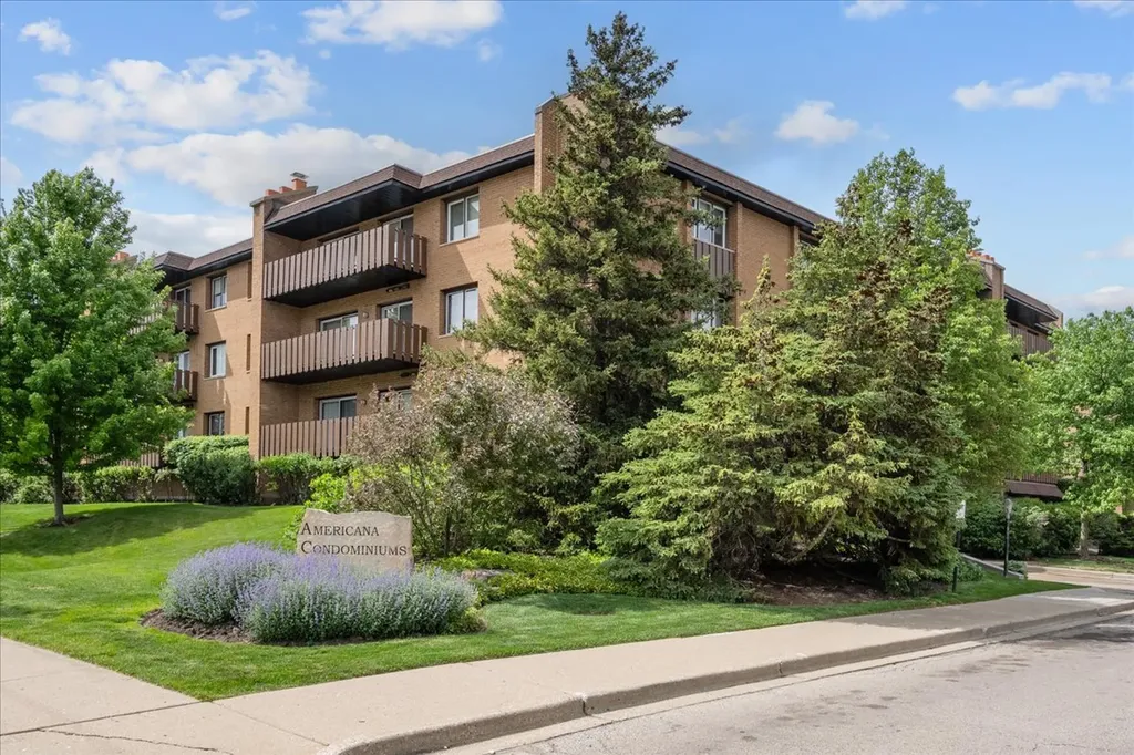 1795 Lake Cook Road Highland Park IL 60035