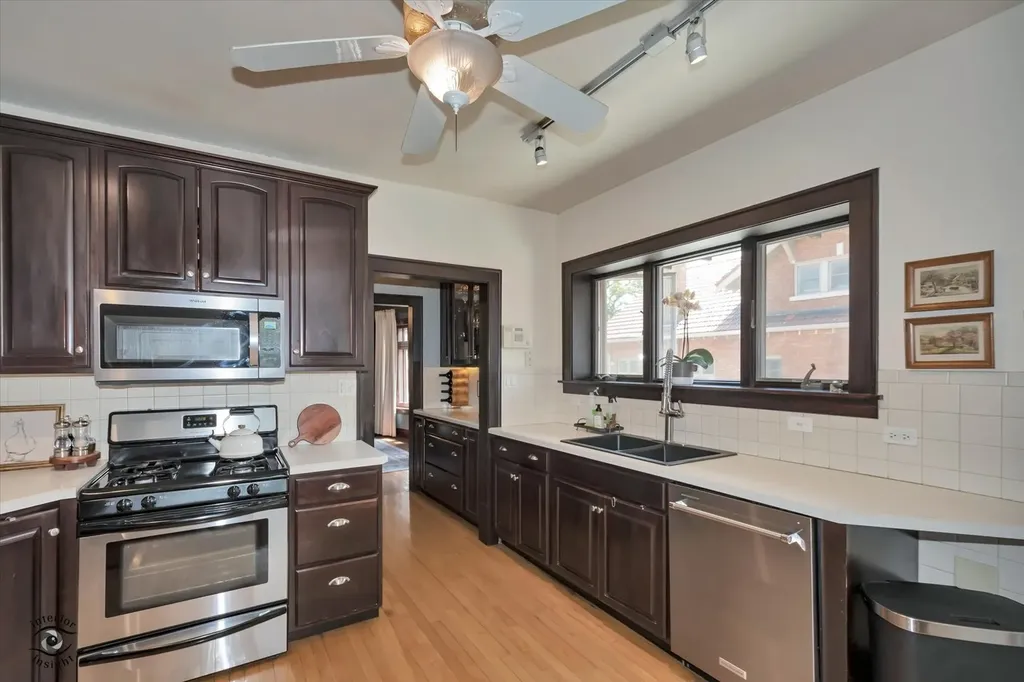 10516 South Seeley Avenue Chicago IL 60643