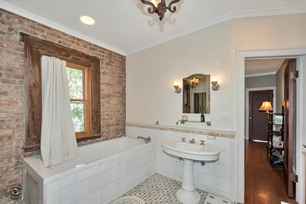 10516 South Seeley Avenue Chicago IL 60643