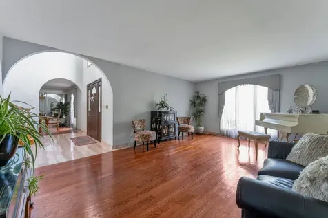 2135 Phillips Drive Glenview IL 60026