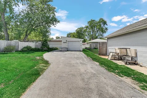 17936 Hickory Street Lansing IL 60438