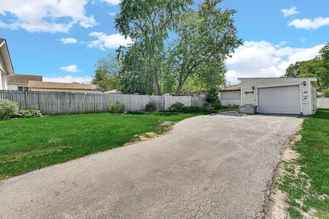 17936 Hickory Street Lansing IL 60438