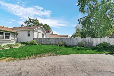 17936 Hickory Street Lansing IL 60438