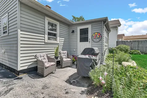 17936 Hickory Street Lansing IL 60438