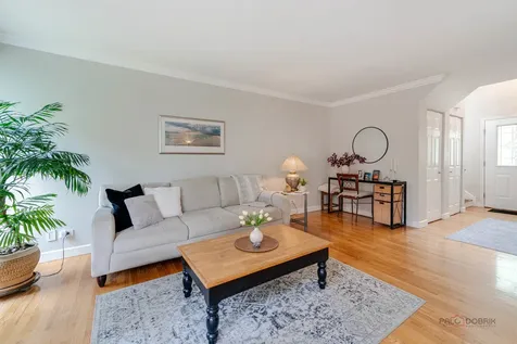 4692 North Sapphire Drive Hoffman Estates IL 60192