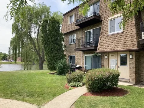 9481 Bay Colony Drive Des Plaines IL 60016